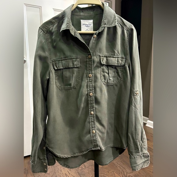 American Eagle Outfitters Tops - American Eagle Outfitters Shirt